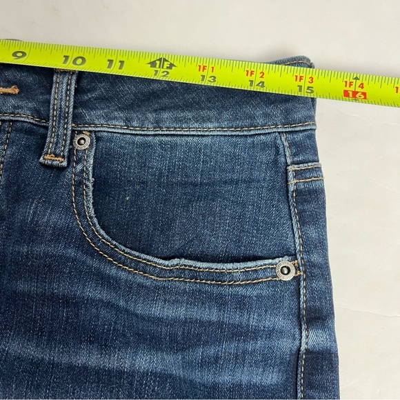 MAURICES Women’s Blue Jeans Sz 6 Button Fly Distressed Frayed Hem Pockets - Picture 9 of 15